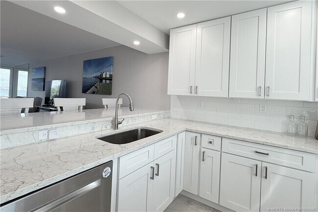 Building Photo - 1950 SW Palm City Rd