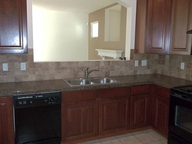 Building Photo - 2621 Rock Creek Dr