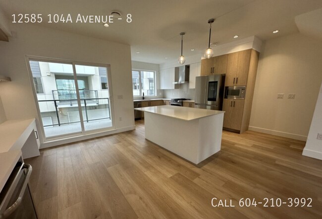Building Photo - Gorgeous Townhome in Yale Gardens!