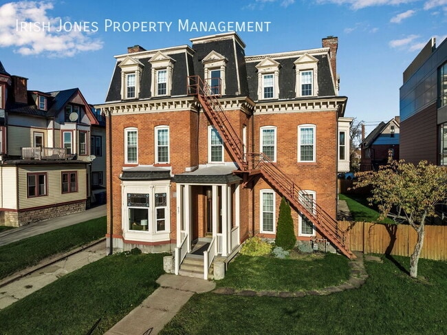 Building Photo - 617 Niagara St