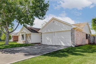 Building Photo - 213 Willoughby Dr