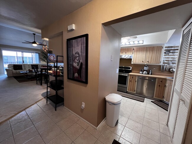 Foto del edificio - 1202 Cape Coral Pkwy W