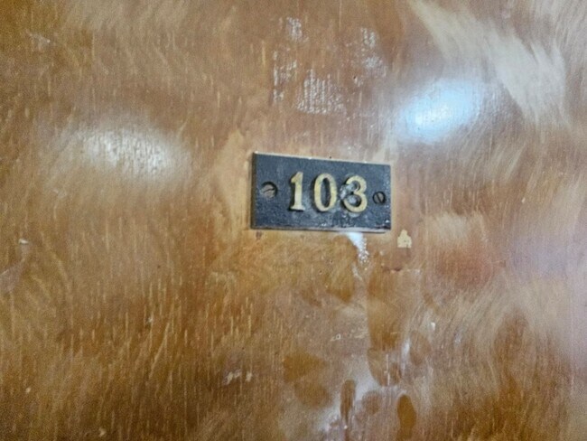 Foto del edificio - 1885 N Taylor Rd