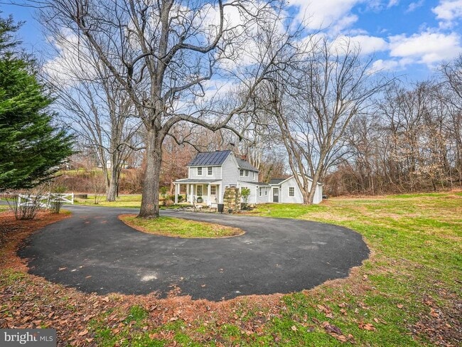 Building Photo - 102 N Rogers St