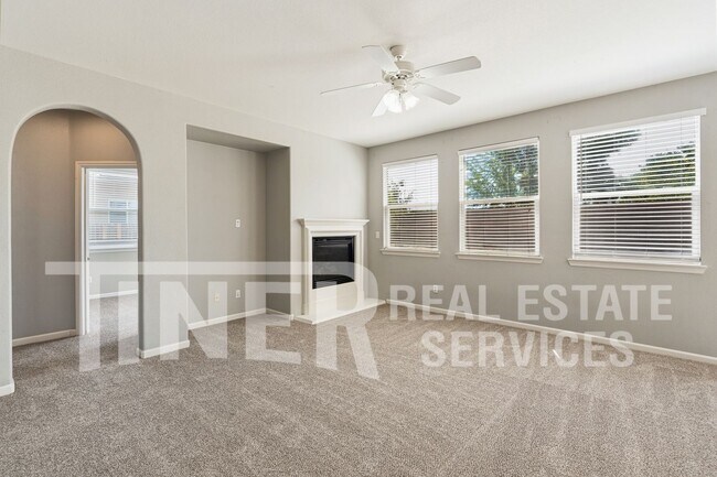 Foto del edificio - 8287 Lauffer Way