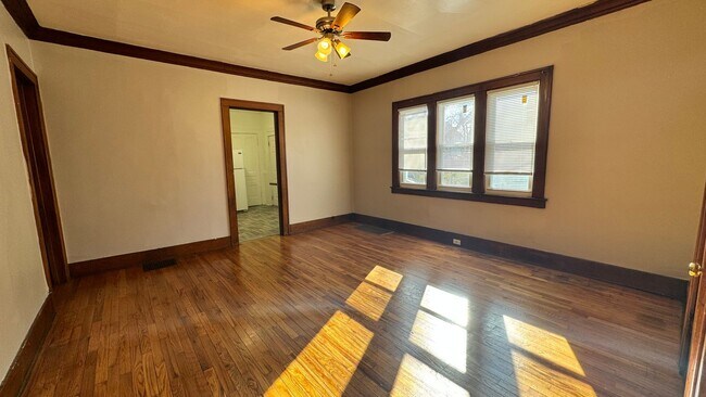 Building Photo - 612-614 Pettibone NW