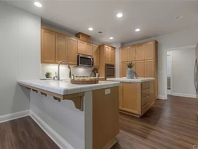 Foto del edificio - This fabulous 3bd/2ba plus office home sits on a large lot!