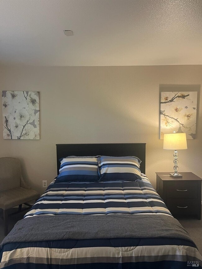 Building Photo - 702 Daniels Ave