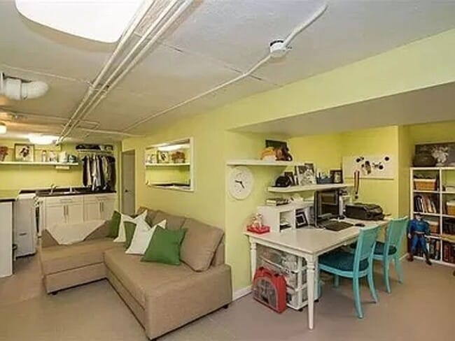 Building Photo - Adorable renovated cottage in University H...