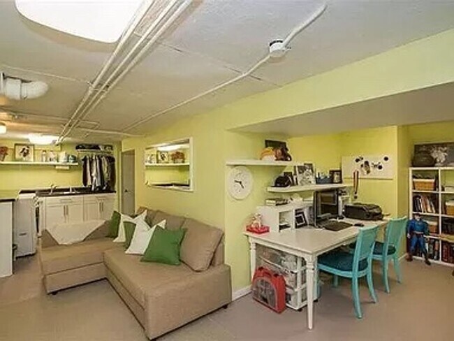 Foto del edificio - Adorable renovated cottage in University H...