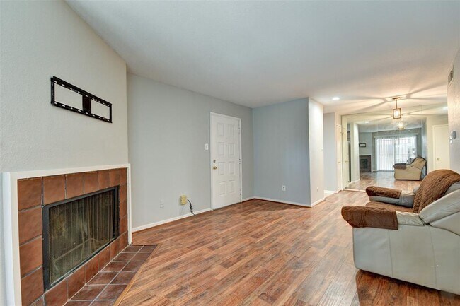 Foto del edificio - 9350 Country Creek St