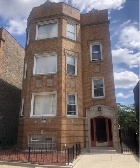 Building - 1861 S Komensky Ave