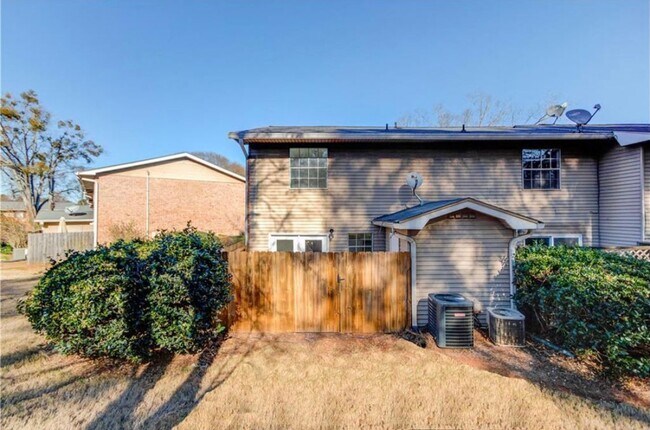 Building Photo - 396 Northdale Ct