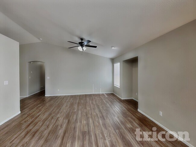 Foto del edificio - 5044 N Vista Del Rancho Way
