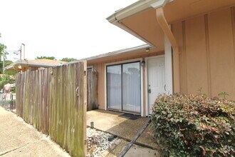 Building Photo - 3398 Green Briar Cir