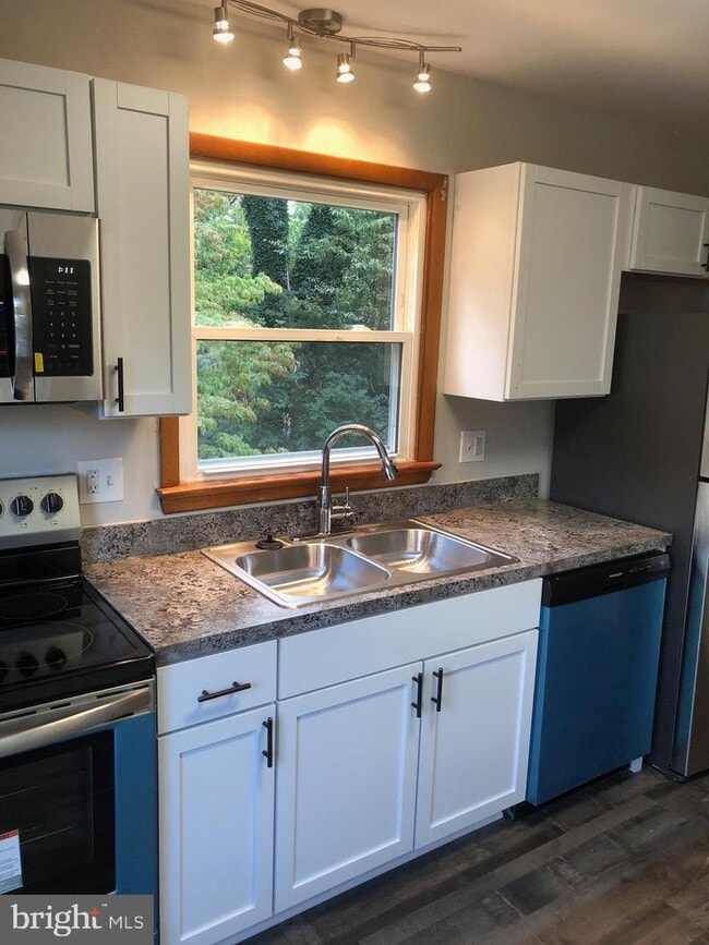 Building Photo - 202 Brookside Terrace