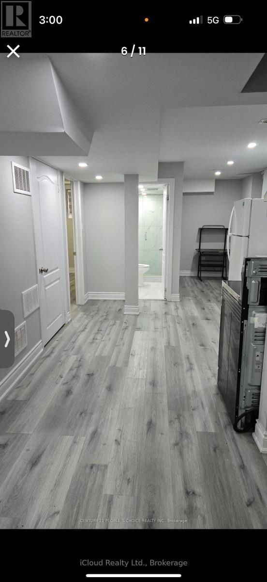 Building Photo - 5 Chesterwood Cres