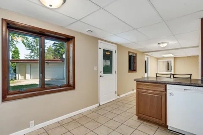 Building Photo - TM - 01 - Cliffside Dr