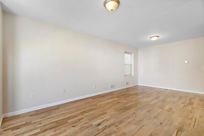 Foto del edificio - 47 Gardner Ave