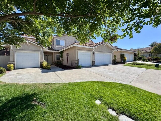 Building Photo - FOR LEASE! 4 Bedroom Vintage Hills Home in...