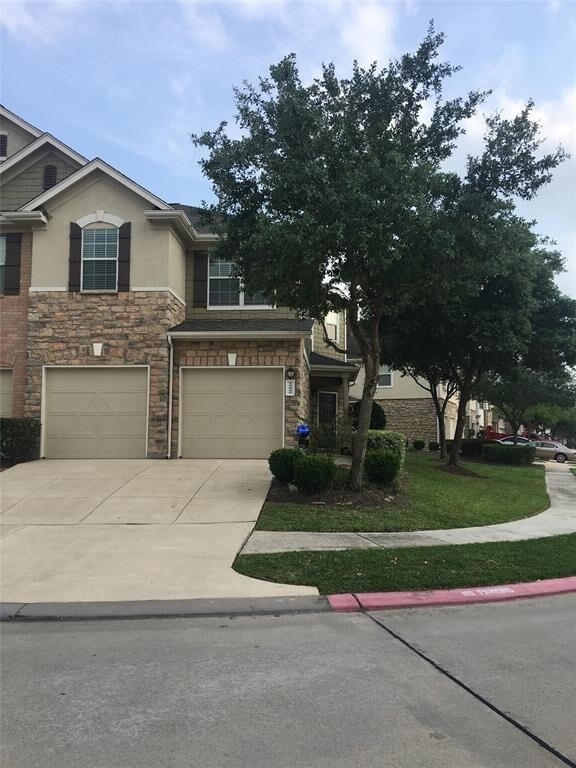Primary Photo - 16046 Summerville Lake Dr