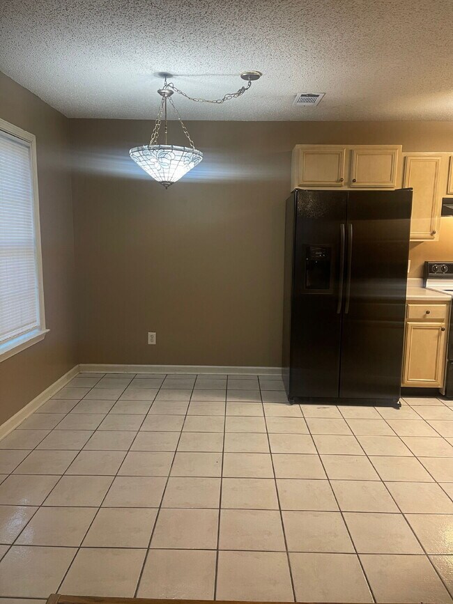 Building Photo - 1305 Loberg Ln
