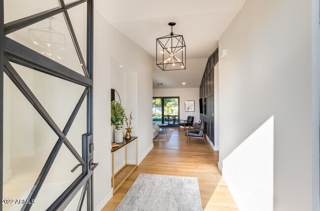 Foto del edificio - 4042 E Montebello Ave