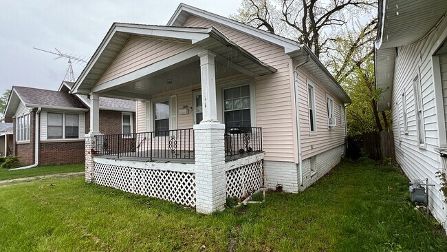 Foto del edificio - 1329 E Riverside Ave