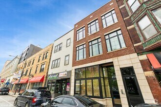 Building Photo - 3242 N Clark St