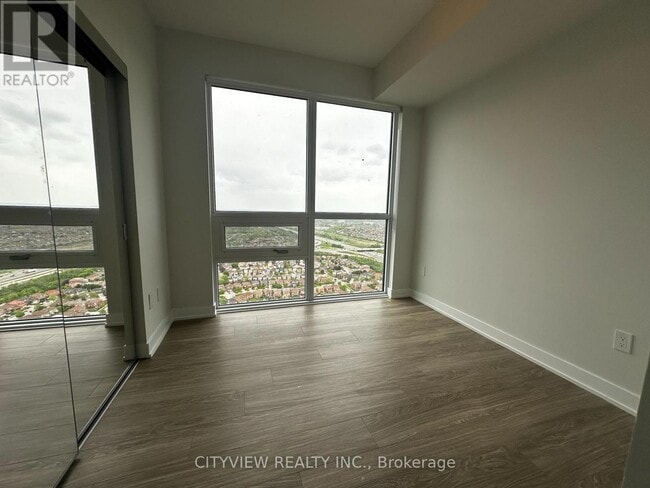 Photo du bâtiment - 430-4430 Square One Dr