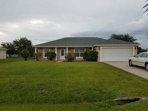 Building Photo - Coming in August  3/2/2 Single Family Home