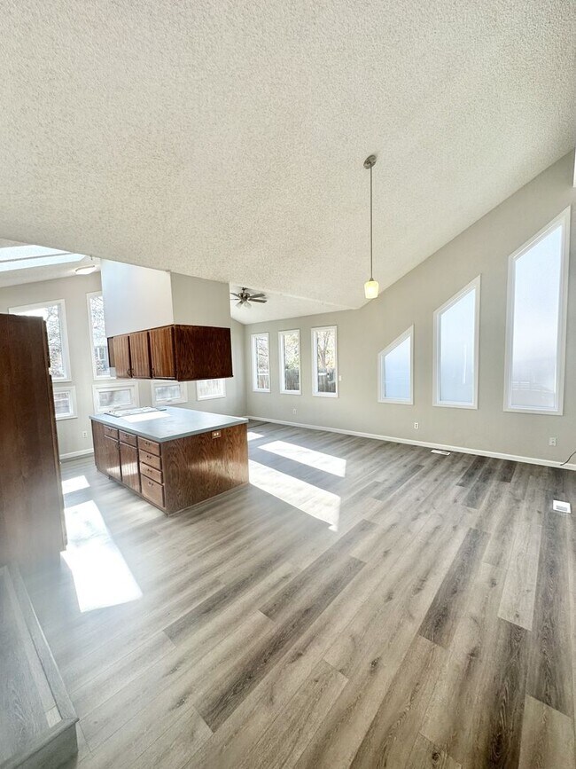 Building Photo - 713 Dennison Avenue