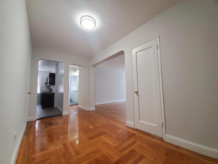 Foto principal - 1 bedroom in BRONX NY 10463