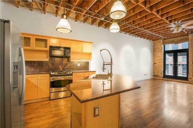 Building Photo - 411 Brazos St