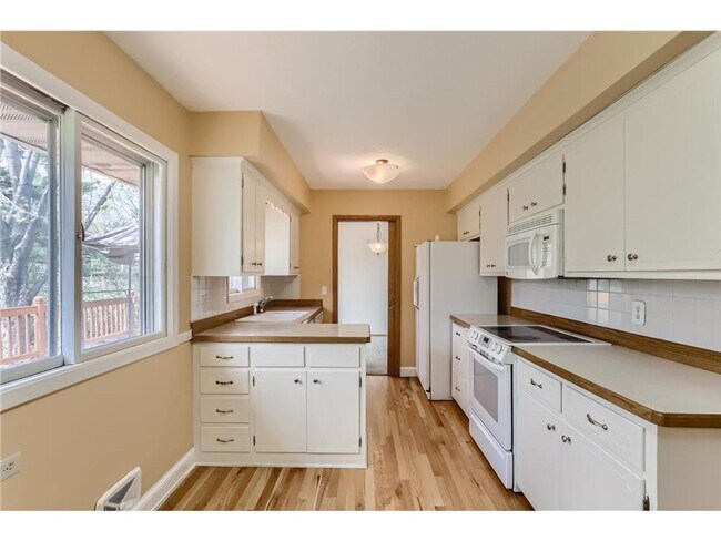 Foto del edificio - Spacious single-family home *3Bd*3Bath in New Hope Avail June 1