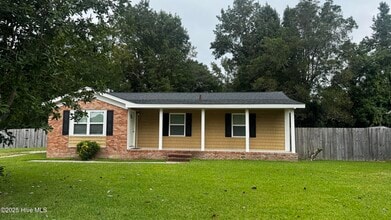 Building Photo - 112 Shamrock Dr