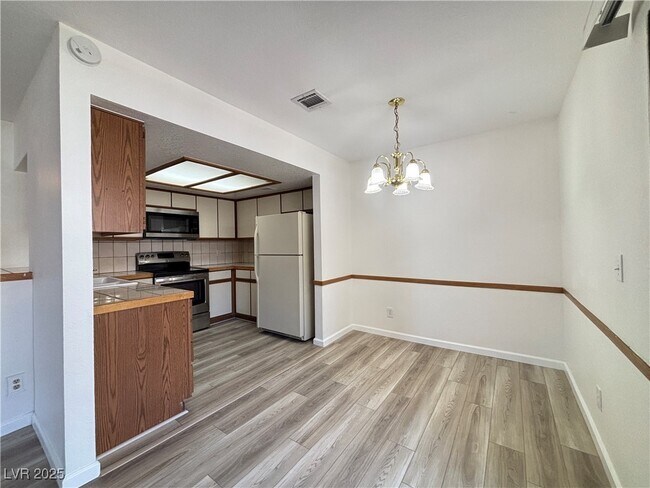 Building Photo - 1341 Del Mar St