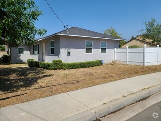 Building Photo - 519 E El Sur St