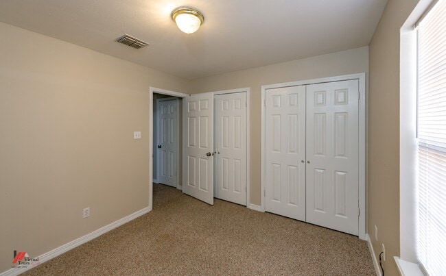 Foto del edificio - 2121 Middle Creek Blvd