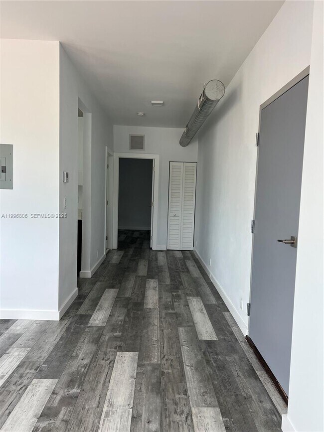 Building Photo - 1818 SW 22nd Ave