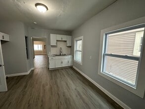 Building Photo - 2921-2923-2923 W Walnut St