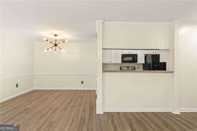 Foto del edificio - 523 Warm Springs Cir
