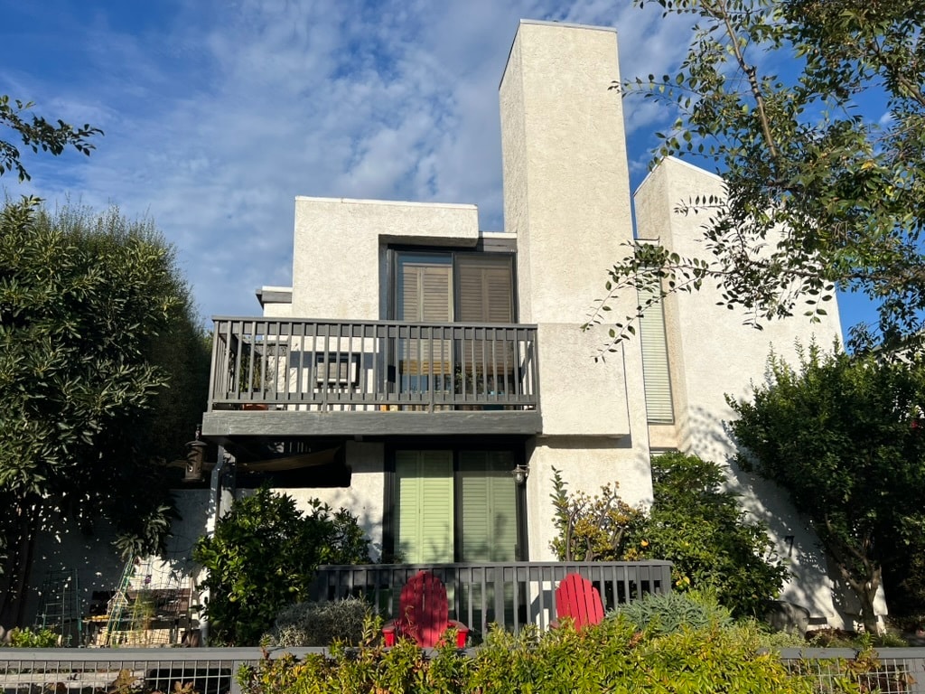 Front of building - 1227 24th St