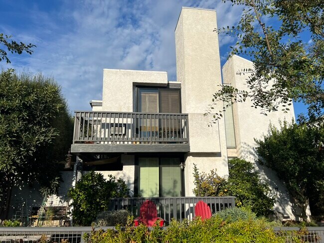 Building Photo - 1227 24th St