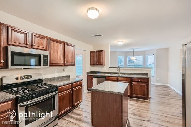 Foto del edificio - 4 br, 2 bath House - 4445 Ferncrest Place ...