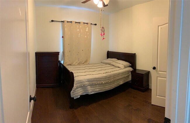 Foto del edificio - 5510 Teakwood Dr