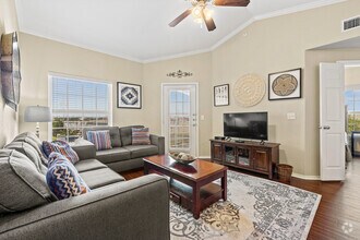 2BR, 2BA - 910SF - Living - Northwood Luxury Apartments