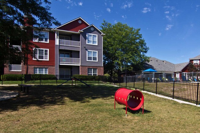 Building Photo - River Oaks