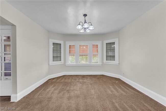 Building Photo - 954 E 239th St