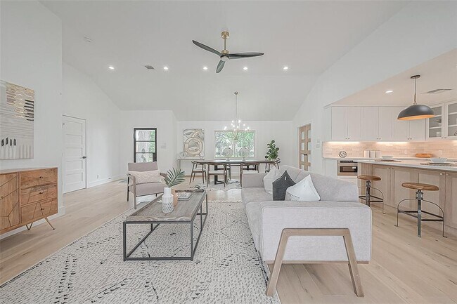 Foto del edificio - 6254 Locke Ln